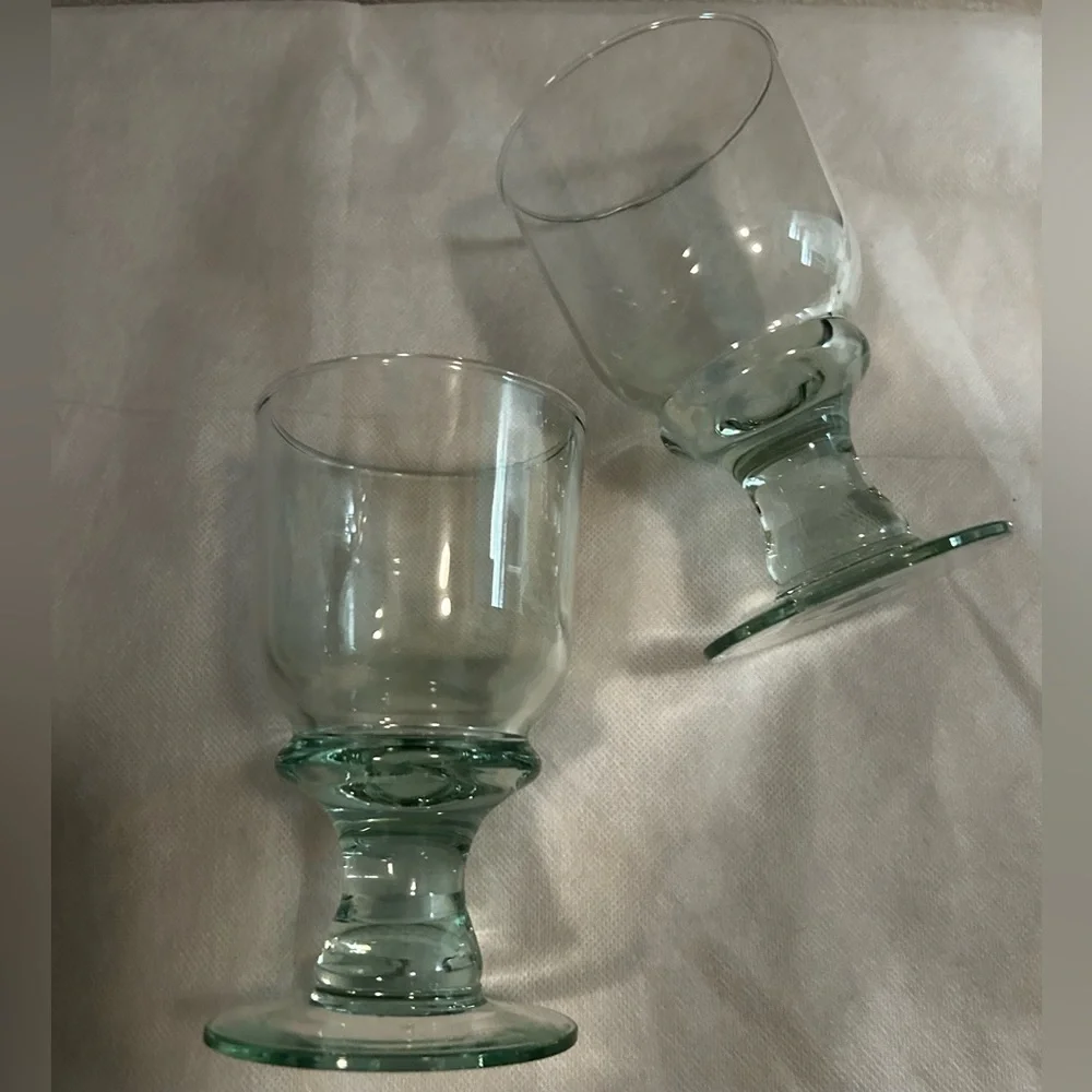 2 Williams Sonoma VERT Green Wine Glass. Wafer Stem.